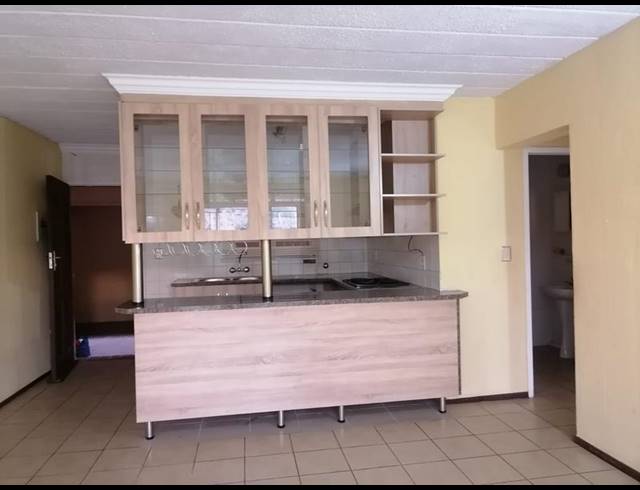 2 BEDROOM PROPERTY TO RENT IN HELDERKRUIN